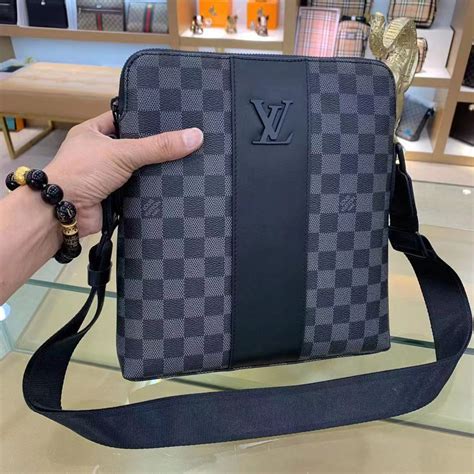 túi đeo chéo nam louis vuitton chính hãng|túi louis vuitton.